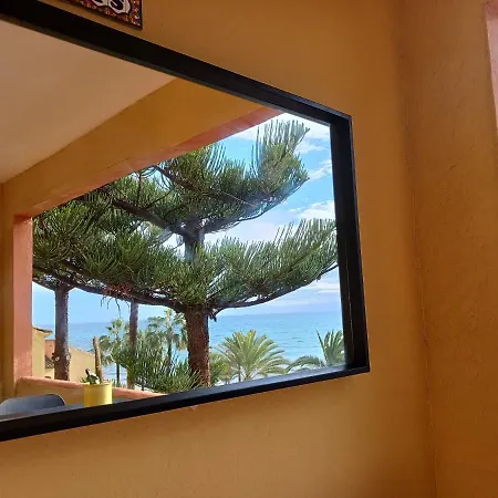 Dona Lola Claudia: Beachfront With Sea And Pool Views * Sitio de Calahonda