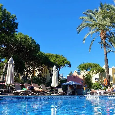 Apartment Dona Lola Claudia: Beachfront With Sea And Pool Views *