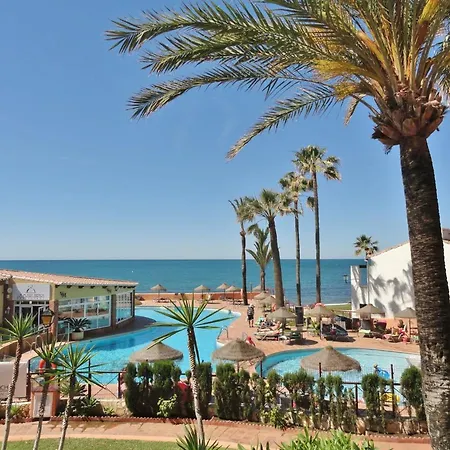 Apartment Dona Lola Claudia: Beachfront With Sea And Pool Views *