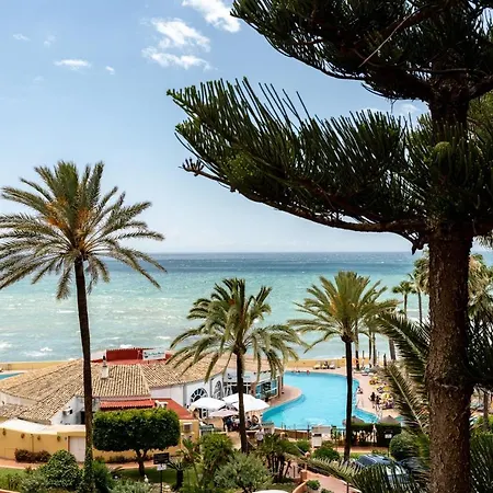 Dona Lola Claudia: Beachfront With Sea And Pool Views Apartment *