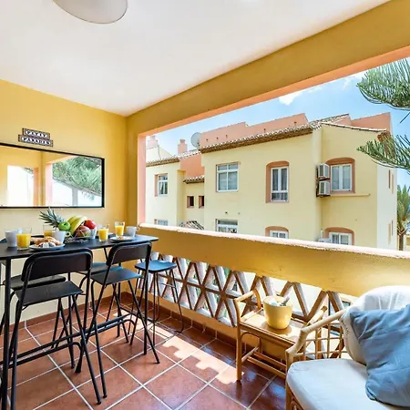 Dona Lola Claudia: Beachfront With Sea And Pool Views