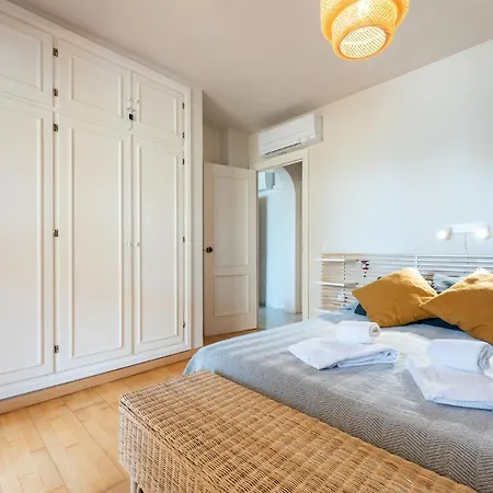 Dona Lola Claudia: Beachfront With Sea And Pool Views *