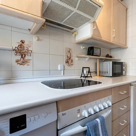 Dona Lola Claudia: Beachfront With Sea And Pool Views *
